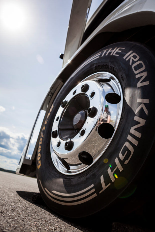 Goodyear Kamyon Lastiği Dünya Hız Rekoru Kırdı 2 Volvo_Iron_Knight_Goodyear_2