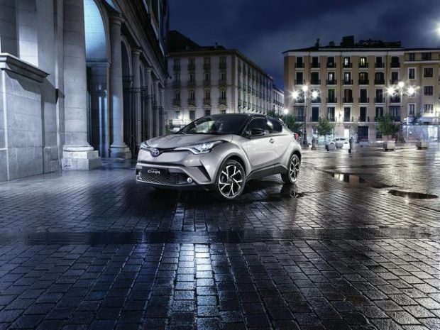 Toyota C-HR Tüm Detayları Paris Motor Show'da Sergilendi 1 Cenevre Otomobil Fuarı'ndaki dünya prömiyerinde tasarım ve teknik bilgileri açıklanan C-HR, iç ve dış detayları ile Paris Otomobil Fuarı'nda tanıtıldı.