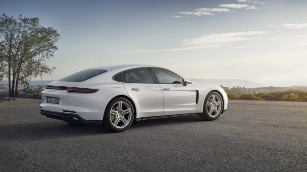 Porsche Panamera'nın Yeni Hibrit Modeli Paris'te Görücüye Çıktı 2 _porsche_panamera_4_ehybrid_2