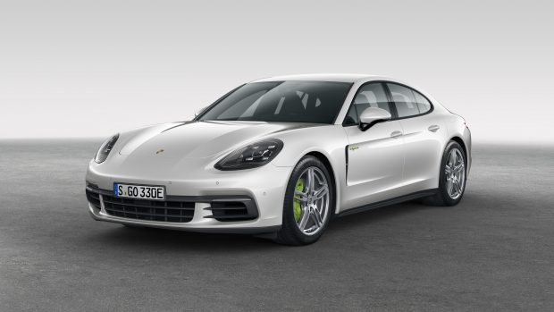 Porsche Panamera'nın Yeni Hibrit Modeli Paris'te Görücüye Çıktı 3 _porsche_panamera_4_ehybrid_3