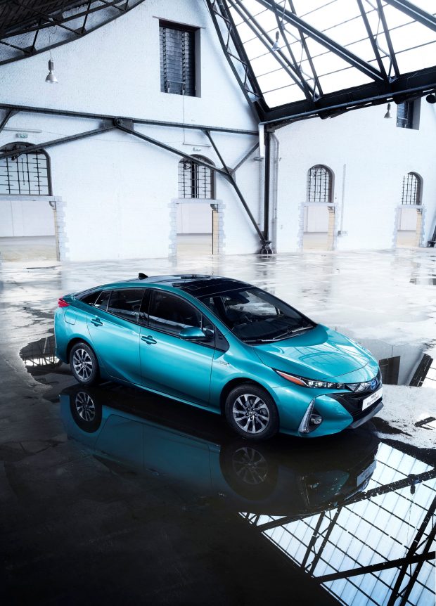 Toyota Otomobil Teknolojisinde Geldigi Noktayı Paris'te Sergileyecek 1 Toyota, 1-16 Ekim tarihleri arasında düzenlenecek Paris Motorshow'da, gelecekteki vizyonunu ve orta vadedeki hedeflerini gösteren modellerini sergileyecek.