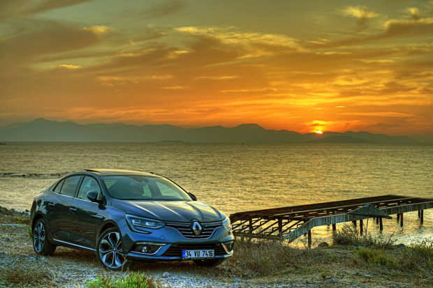 Renault Paris'te Yeni Megane Sedan'ın Dünya Prömiyerini Gerçekleştirdi 1 Renault, Paris'te C-segmentindeki yeni model atağının son ürünü Yeni Megane Sedan'ın dünya prömiyerini gerçekleştirdi. Megane Sedan 12 Ekim'de Türkiye'de.