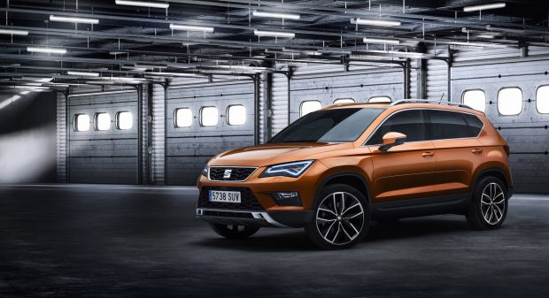 Seat Ateca Kasımda Türkiye'de Satışa Sunulacak 1 Seat'ın SUV sınıfındaki ilk temsilcisi olan Ateca, kasım ayında 115 ile 190 HP arasında değişen benzinli veya dizel motor, önden çekişli ya da dört çeker, manuel veya DSG şanzımanlı seçeneklerle ve 84 bin TL'den başlayan fiyatlarla satışa sunuluyor.