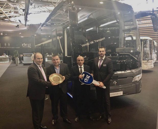 Temsa Fransa'daki Büyümesine Devam Ediyor 1 Fransa'nın Lyon kentinde 12-15 Ekim'de düzenlenen Autocar Expo Fuarı'na 7 aracıyla katılan Temsa, Maraton'un ilk teslimatını da fuarda gerçekleştirdi.
