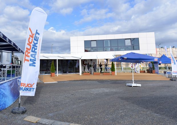 Ford Trucks'ın 2. El Markası TruckMarket Sancaktepe'de Merkezi Satış Noktası Açtı 1 Ford Trucks'ın 2. el ağır ticari araçların güvenli alım satımı için hizmete açtığı TruckMarket merkezi satış noktası İstanbul Sancaktepe'de açıldı.