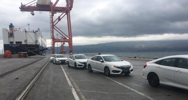 Yerli Civic Sedan'ın ihracatına başlandı 1 Honda Türkiye Fabrikası'nda hatlardan inen Civic Sedanlar Türkiye'nin ardından Körfez ülkelerinde de satılmak üzere yola çıktı.