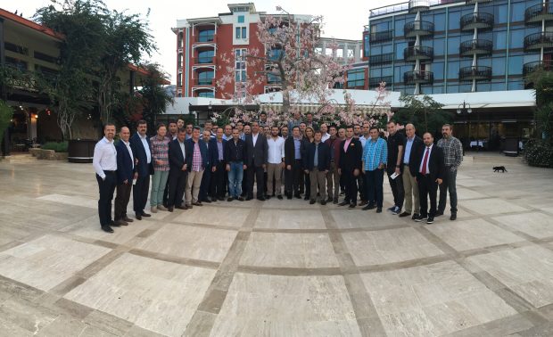 Otokar, Bayi Satış Müdürlerine Müşteri Odaklı Satış Eğitimi Verdi 1 Otokar, 2017'de müşteri odaklı yaklaşım ve grup sinerjisi ile farklı olabilmek adına 32 bayi satış müdürüyle KKTC Merit Crystal Hotel'de bir araya geldi.
