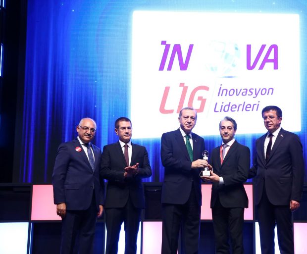 CMS Inovalig 2016 "İnovasyon Stratejisi" kategorisi Türkiye birincisi oldu 1 Ar-Ge'ye her yıl 10 milyon TL yatıran CMS Grubu, Inovalig 2016 İnovasyon Liderleri Yarışması'nda "İnovasyon Stratejisi" kategorisi Türkiye birincisi oldu.