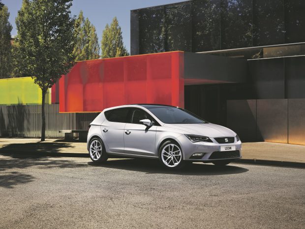 Seat Leon'u 4 bin 800 TL İndirimle Almak İster misiniz? 1 Seat, 2016 model Leon'un 1.2 TSI 110 HP DSG S&S Style versiyonunu 4 bin 800 TL, diğer benzinli versiyonlarını ise 2 bin 500 TL indirimle satışa sunuyor.