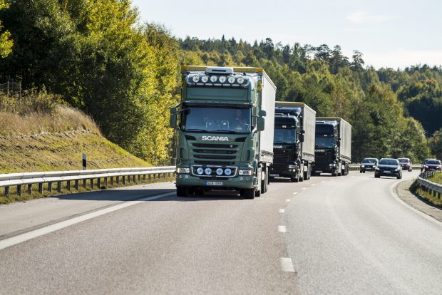 Scania'nın Otonom Kamyonları Singapur Limanı'nda Çalışacak 1 Singapur limanında otonom sürüş teknolojisine sahip 4 adet Scania kamyon ile konteynır taşımacılığı yapılması planlanıyor.