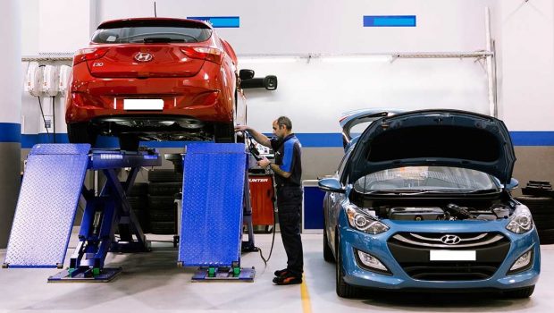 Hyundai Mobil Hizmetlerle Müşteri Memnuniyeti ve Servis Kalitesini Artırıyor 1 Servis Otomasyon Programı ile Hyundai, tüm servis süreçlerinin etkin bir şekilde kontrolünü ve takibini dijital ortamda sağlayarak, müşteri memnuniyeti ve ilk seferde doğru onarım hedeflerine ulaşmayı hedefliyor.
