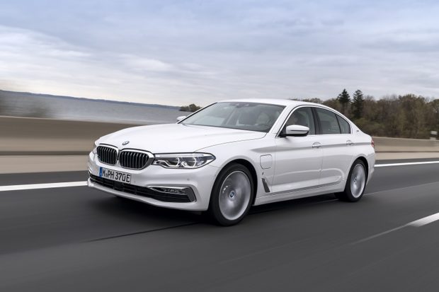 BMW 5 Serisi Yeni Hibrid Modele Kavuştu: BMW 530e iPerformance 1 bmw 530e ipe 1