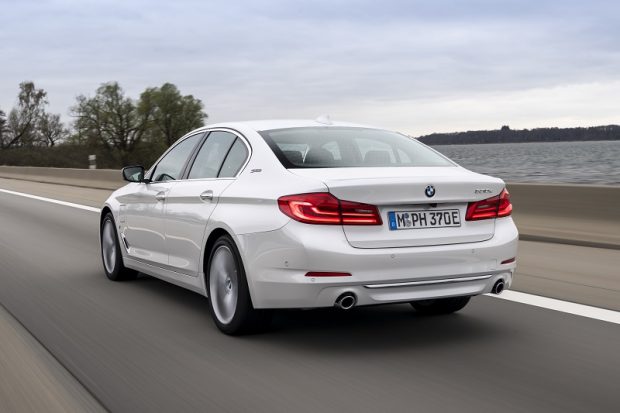 BMW 5 Serisi Yeni Hibrid Modele Kavuştu: BMW 530e iPerformance 2 bmw 530e ipe 2