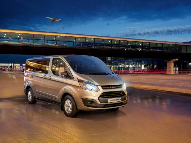 Otomatik şanzıman ve Havalı Süspansiyon Seçenekli Tourneo Custom Satışta 1 Ford Tourneo Custom 2