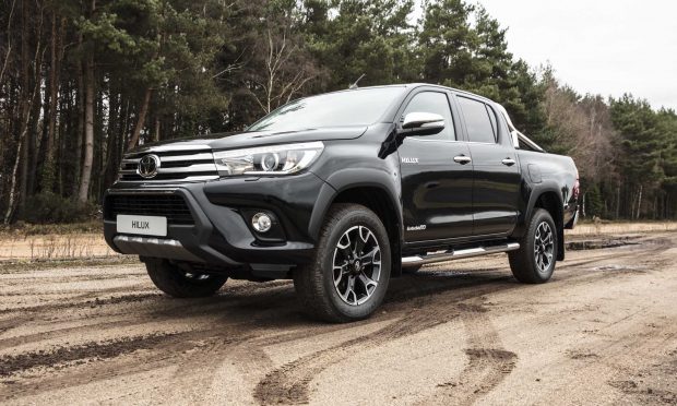 Toyota Hilux 50’nci Yıla Özel Versiyon Hilux Invincible 50 Chrome Edition 1 Hilux Invincible 50 Chrome Edition