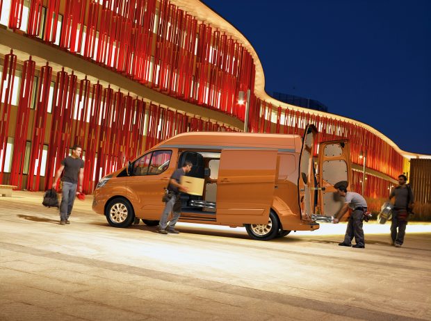 Ford Transit Custom ve Tourneo Custom Yenilenerek Satışa Sunuldu 2 Transit Custom 1