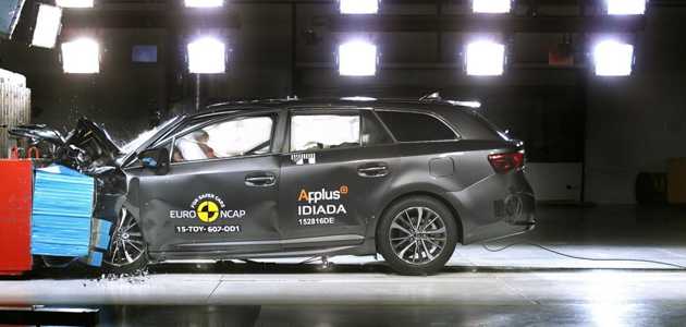 Euro NCAP Crash Test of Toyota Avensis 2015 Euro NCAP Crash Test of Toyota Avensis 2015