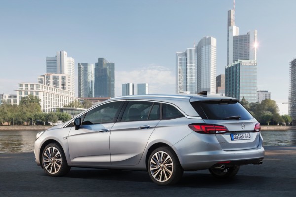 Opel Astra Sports Tourer 2 e1441896907576