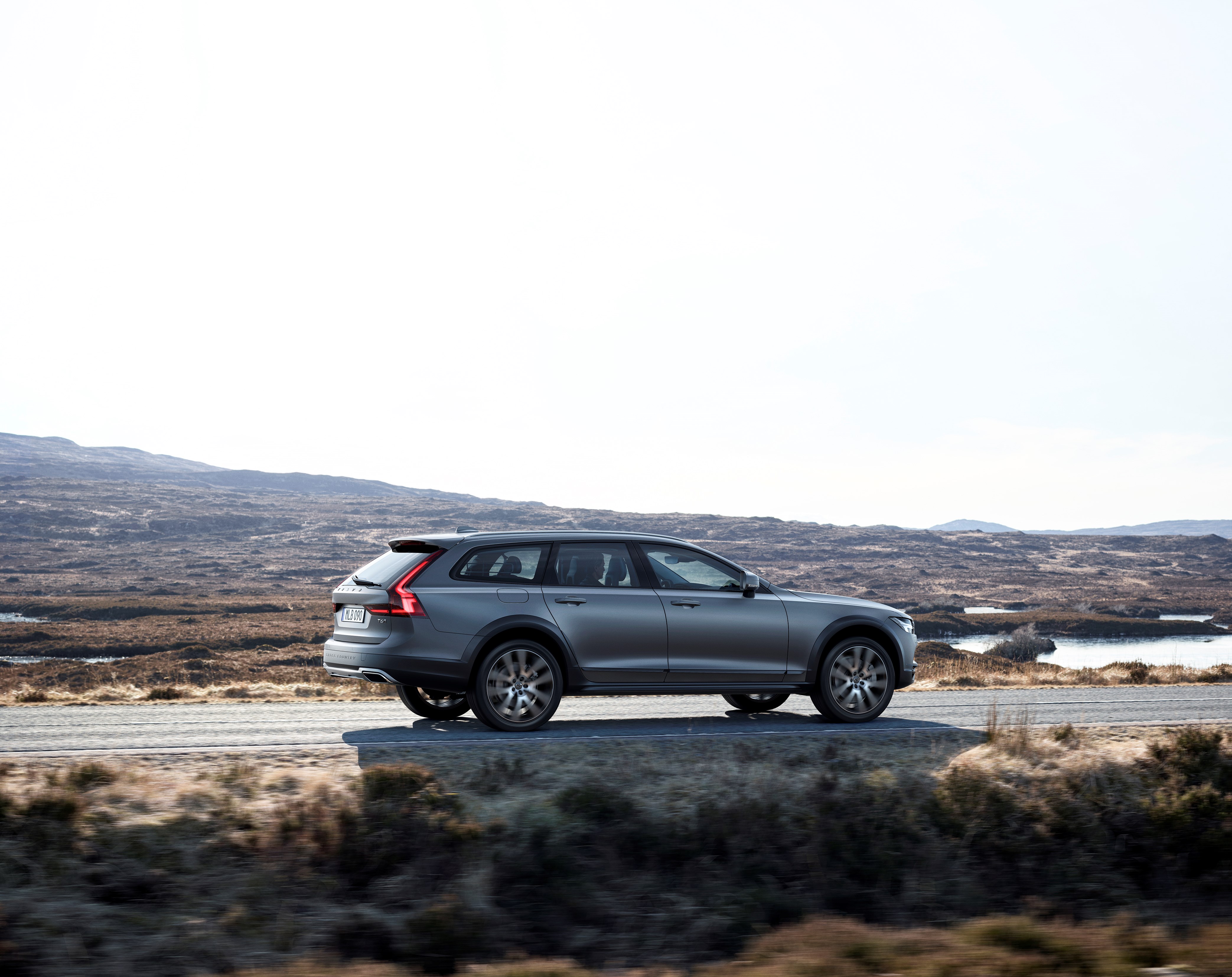 New Volvo V90 Cross Country 16