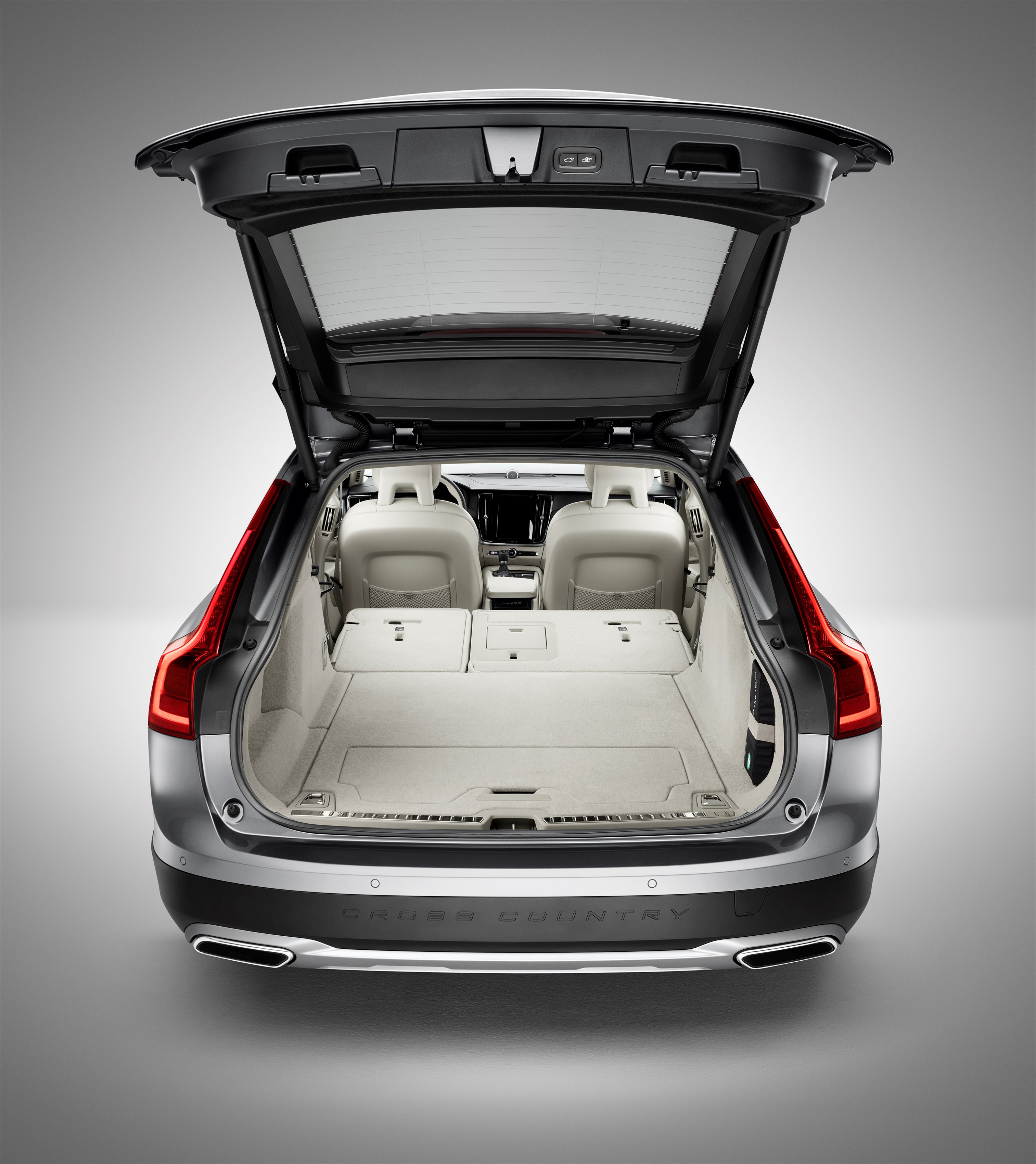 New Volvo V90 Cross Country 25