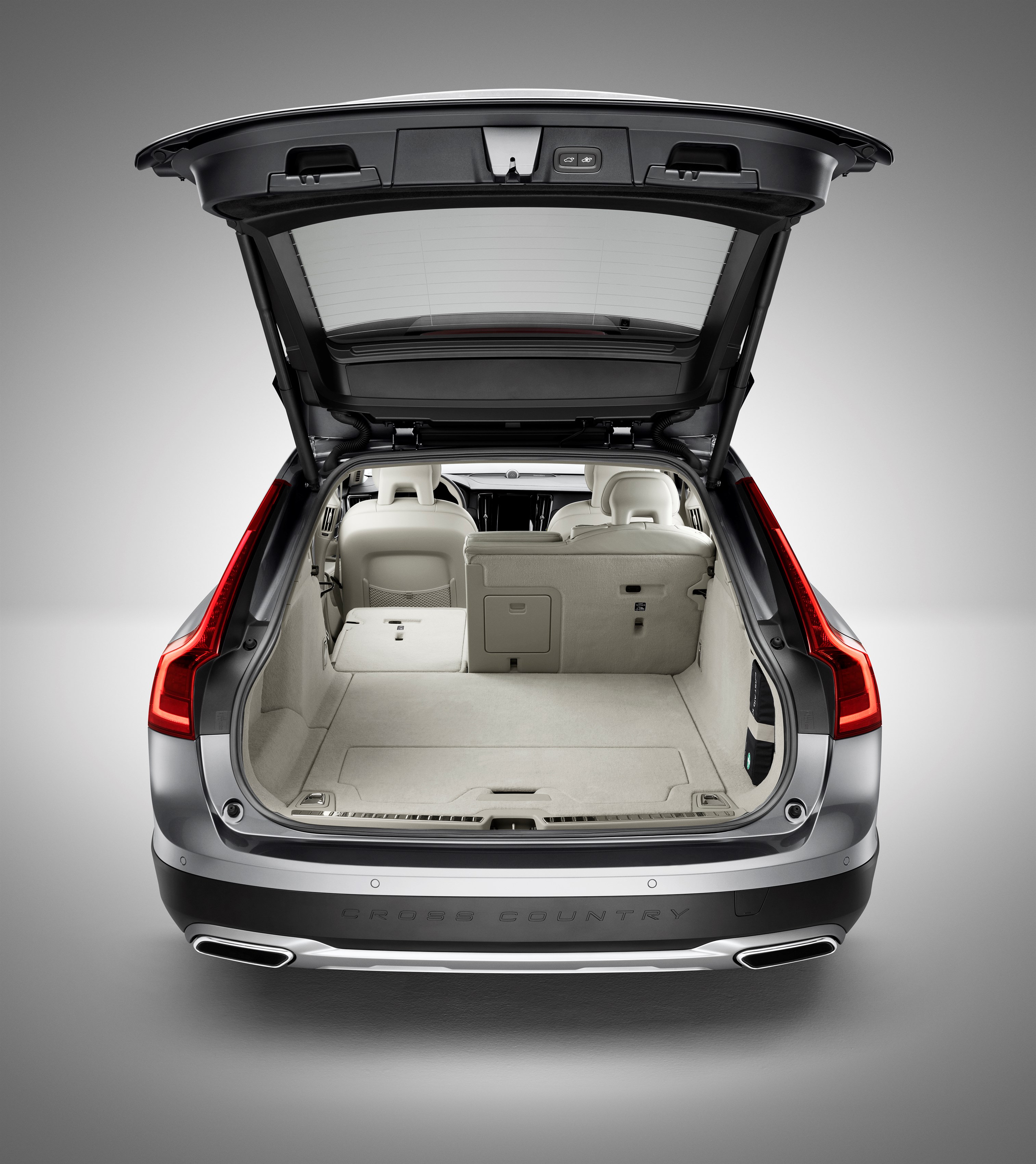 New Volvo V90 Cross Country 27