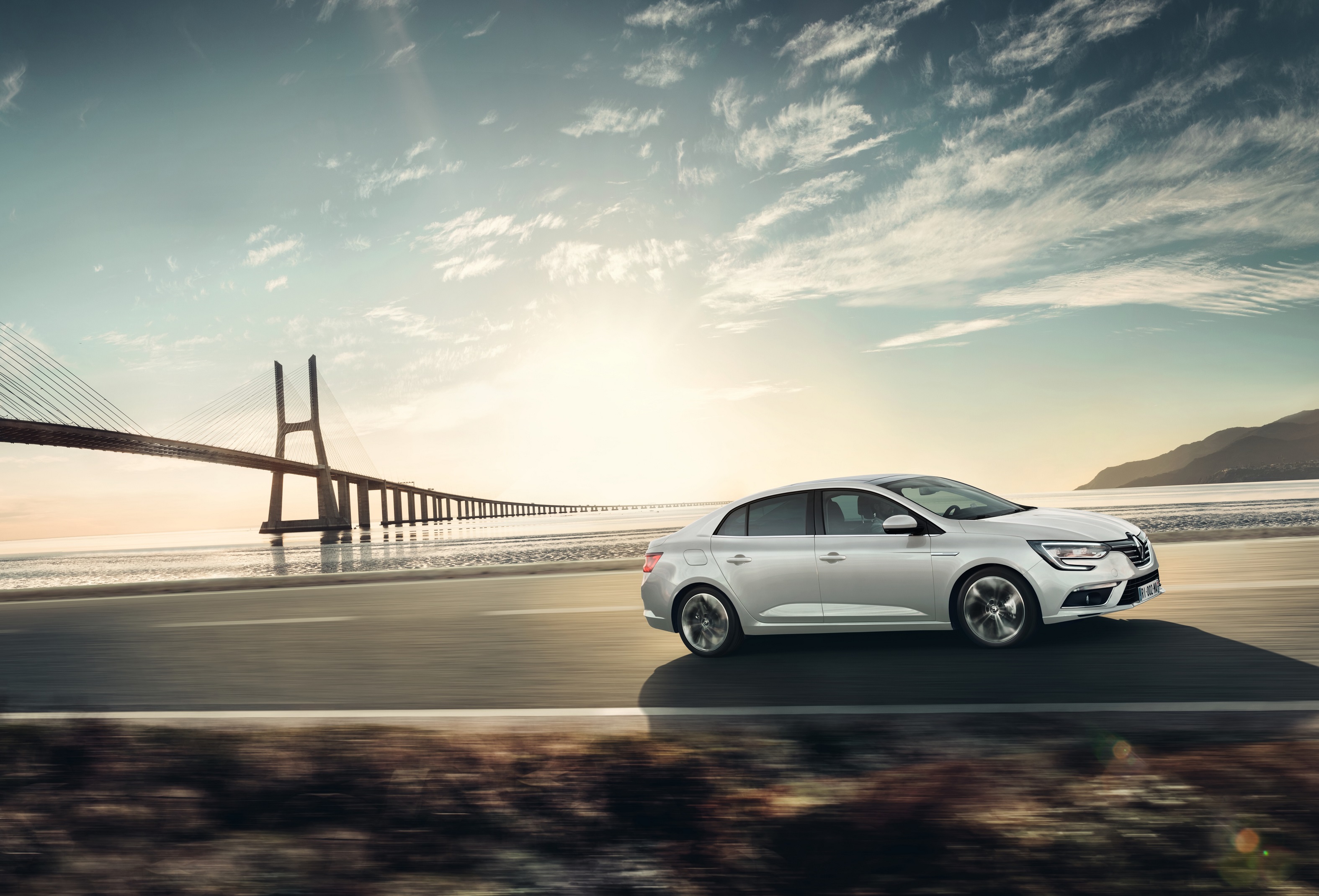 Renault Paris’te Yeni Megane Sedan’ın Dünya Prömiyerini Gerçekleştirdi