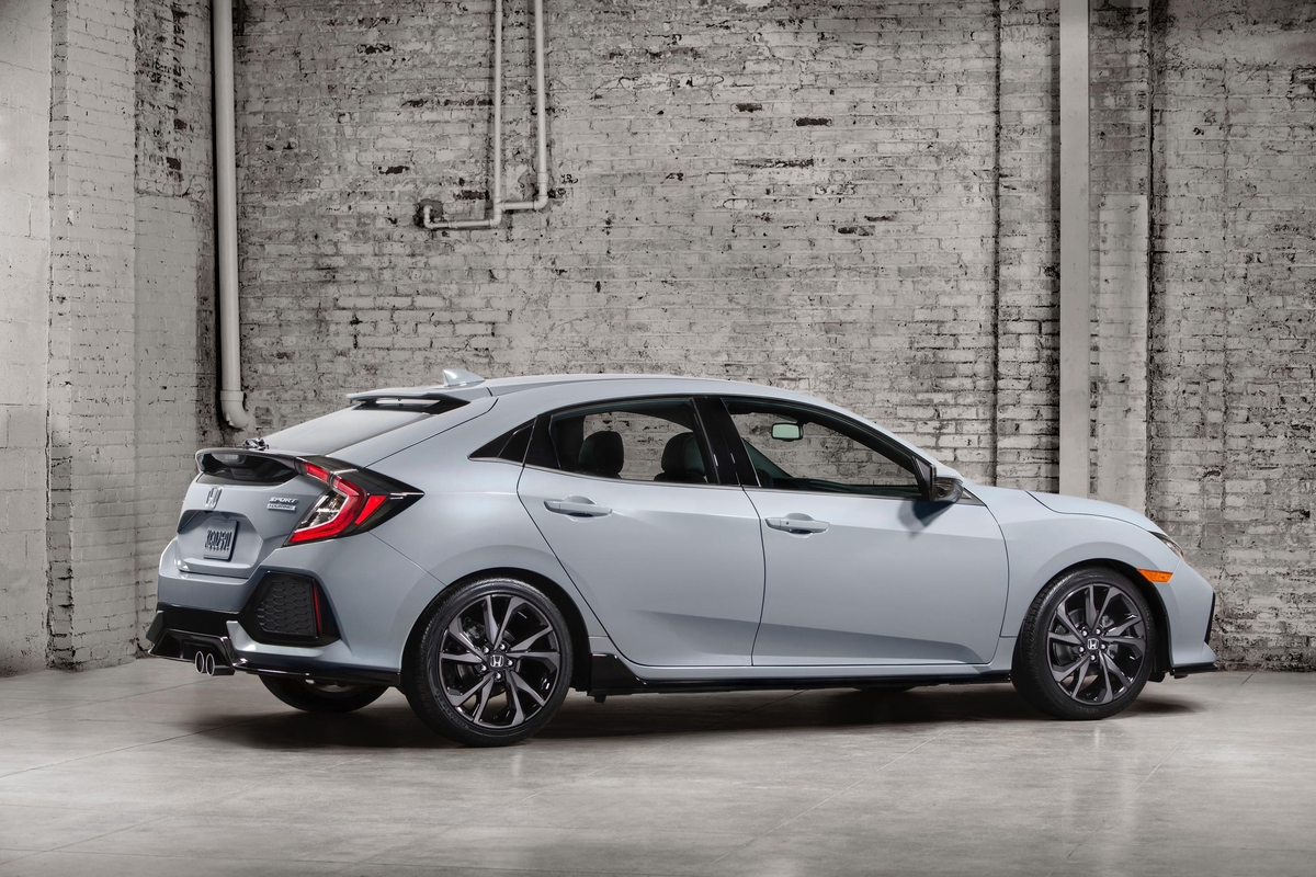 2017 Honda Civic Hatchback Debut Photo 8