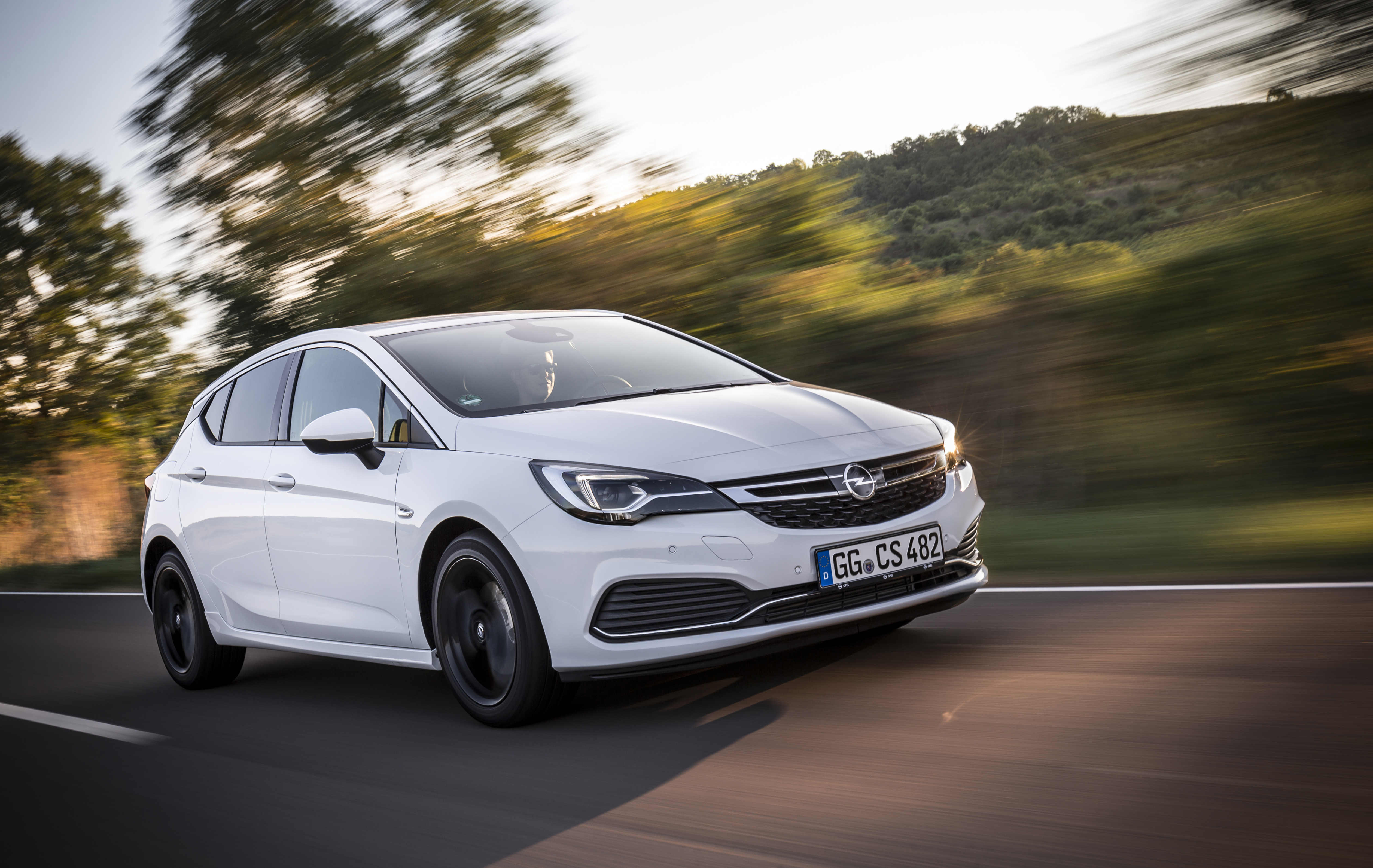 Opel Astra Hatchback’e İki Yeni Motor ve Bir Yeni Donanım Seçeneği