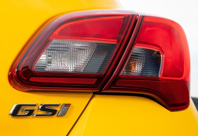 Opel Corsa GSi 17