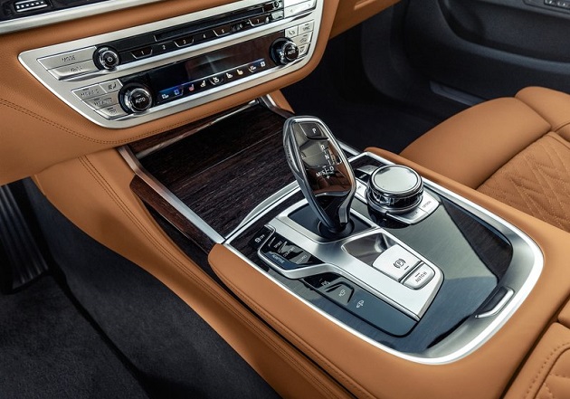 2020 BMW 7 Serisi 15