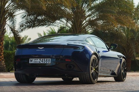 Aston martin DB11 AMR 6