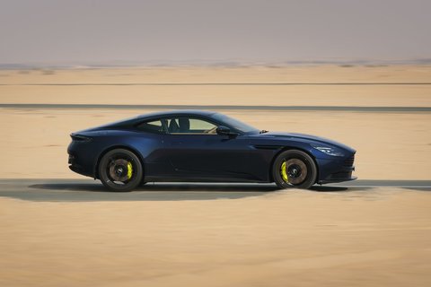 Aston martin DB11 AMR 8