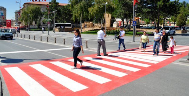Siz 1 Nisan'dan Sonra Görün Bakalım O Frene Nasıl Basacaklar 1 yaya gecidi