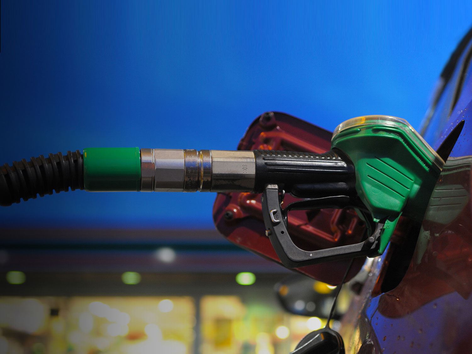 Benzin Litre Satış Fiyatına Yine Zam Gelmesi Gündemde