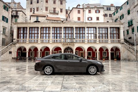 Toyota Camry Hibrid 5