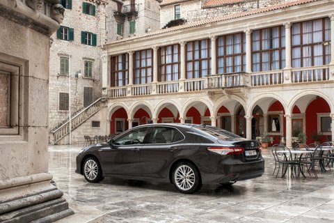 Toyota Camry Hibrid 6