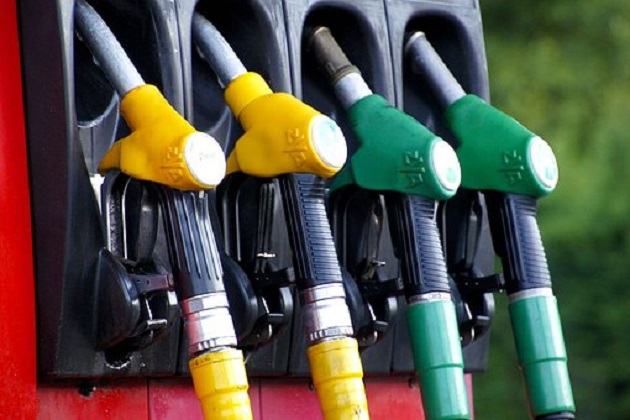Benzin ve Motorin Satış Fiyatları İndirimine ÖTV Zammı Engeli