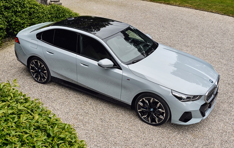 Yeni BMW 520i Sedan Ağustos 2024’te Satışa Sunulacak Yeni BMW 520i Sedan Ağustos 2024’te Satışa Sunulacak