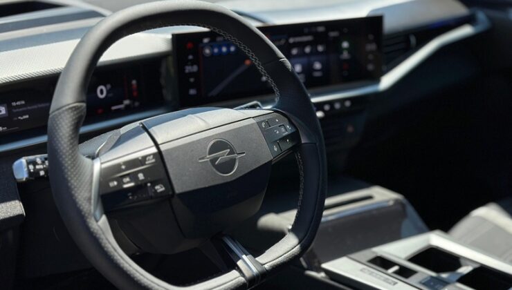 Opel Grandland 1.2 Hibrit GS Sürüş İzlenimi 4 Opel Grandland 1.2 Hibrit ic