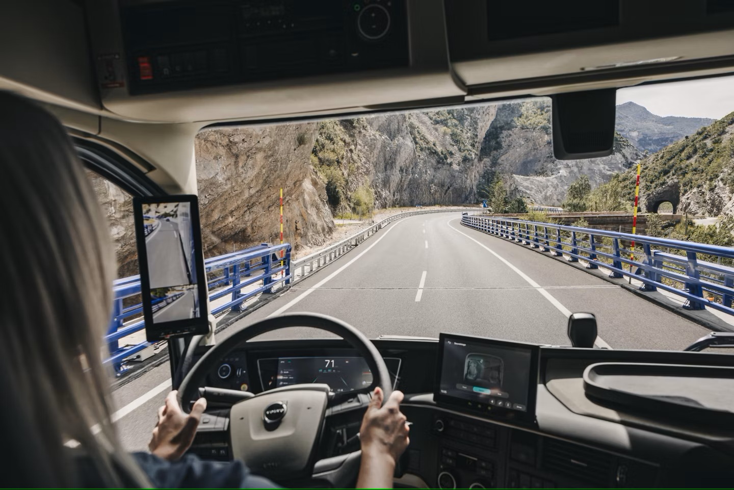 Volvo Dinamik Direksiyon Sistemine Yeni Güvenlik Özelliği Volvo Dinamik Direksiyon Sistemine Yeni Güvenlik Özelliği