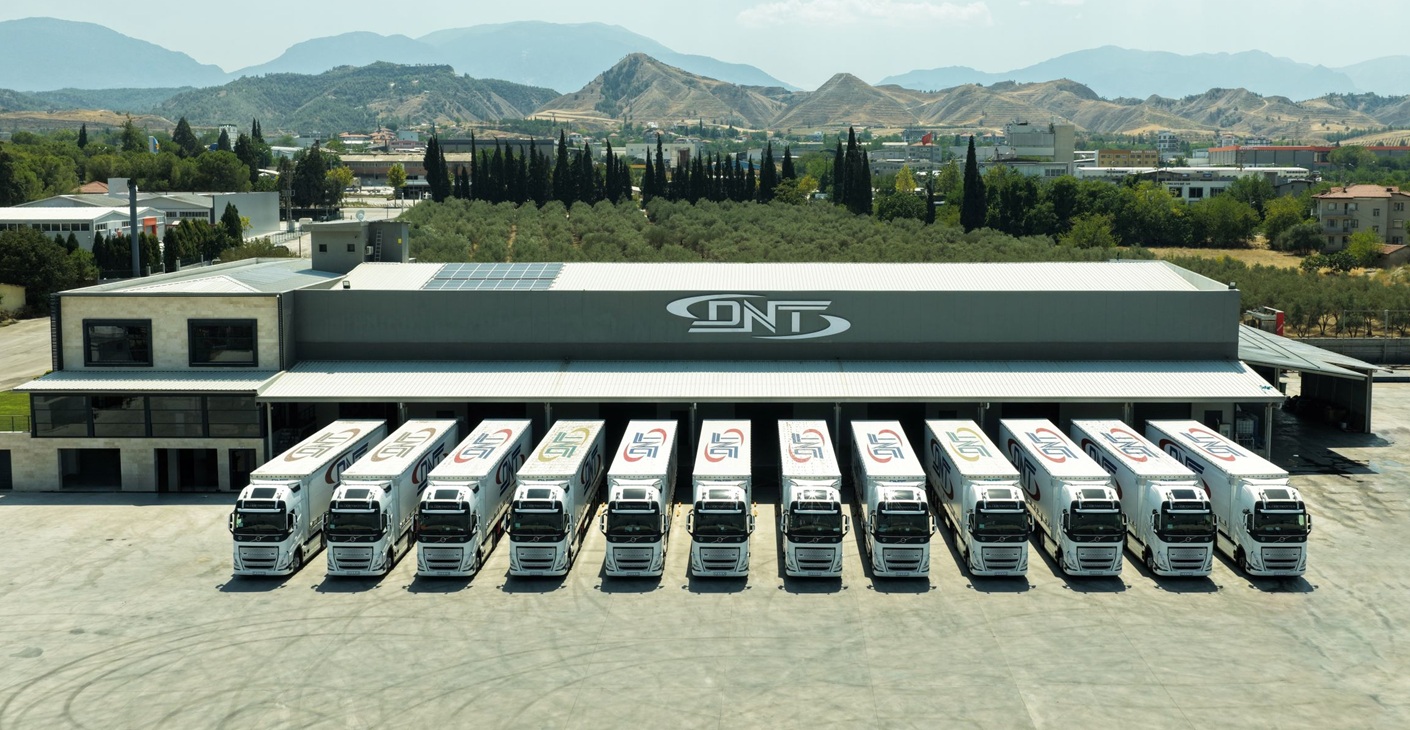 Volvo Trucks DNT Uluslararası Nakliyat’a 120 Adet FH500 Teslim Etti Volvo Trucks DNT Uluslararası Nakliyat’a 120 Adet FH500 Teslim Etti