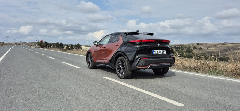 2025 Toyota C-HR Hibrit Passion X-Style Sürüş İzlenimi 8 2025 Toyota C HR Hibrit Passion X Style Surus Izlenimi 9