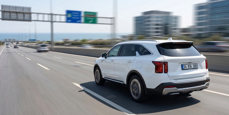 2026 Kia Sorento 1.6L TGDI HEV AWD Sürüş İzlenimi 8 2026 Kia Sorento 1.6L TGDI HEV AWD Surus Izlenimi 9
