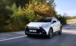 Toyota C-HR 10 Yaşında: Hibrit C-SUV Türkiye’de Satışlarını Katlamaya Devam Ediyor